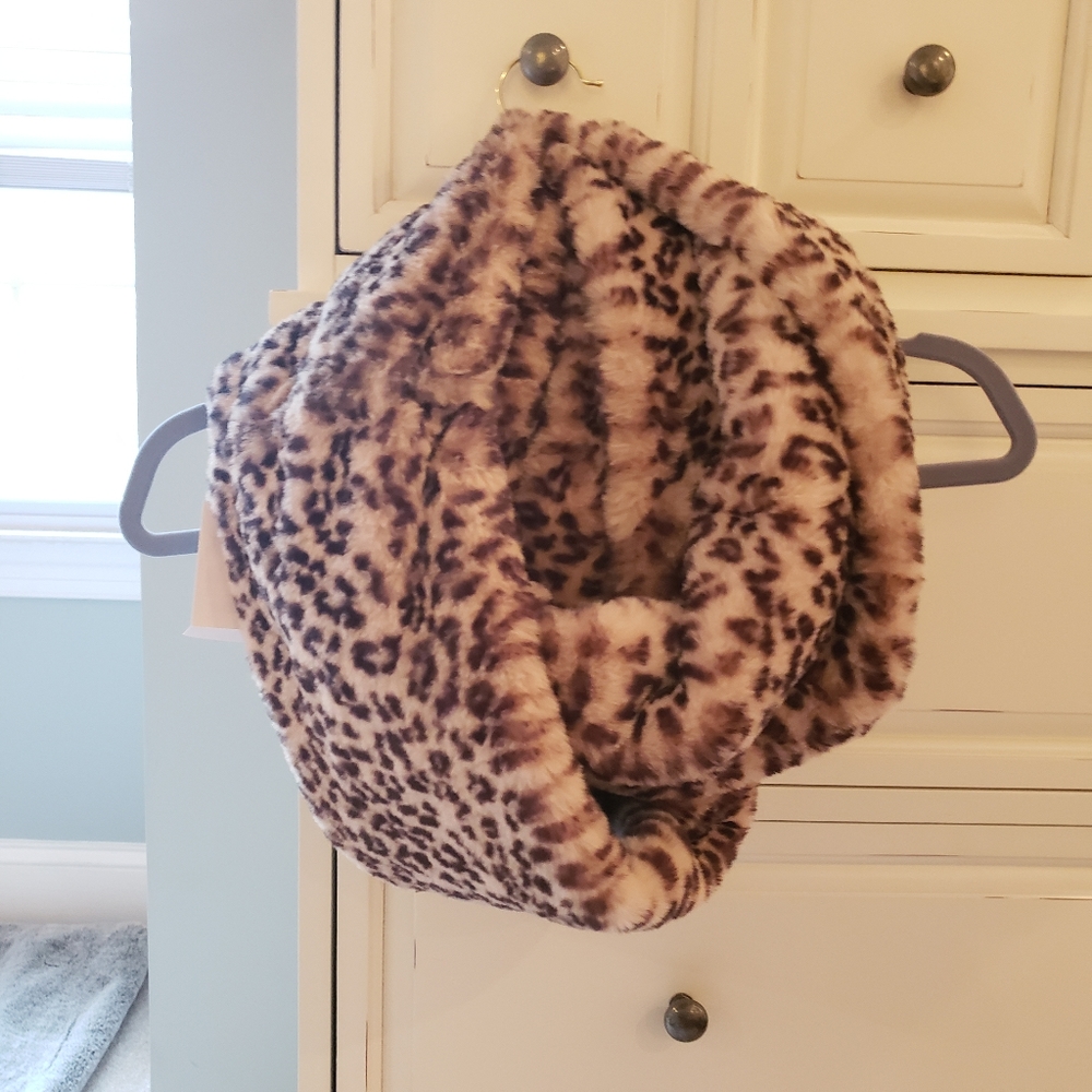 Loft Animal Print Scarf - Picture 4 of 8